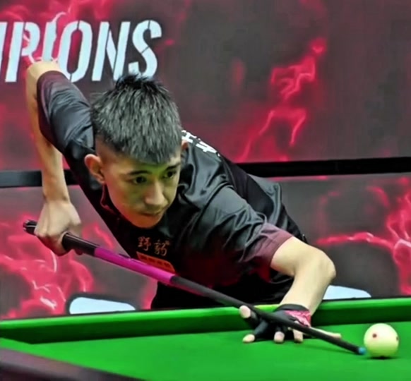 上海海港糟糕表现，颜骏凌失误出，海记花车.