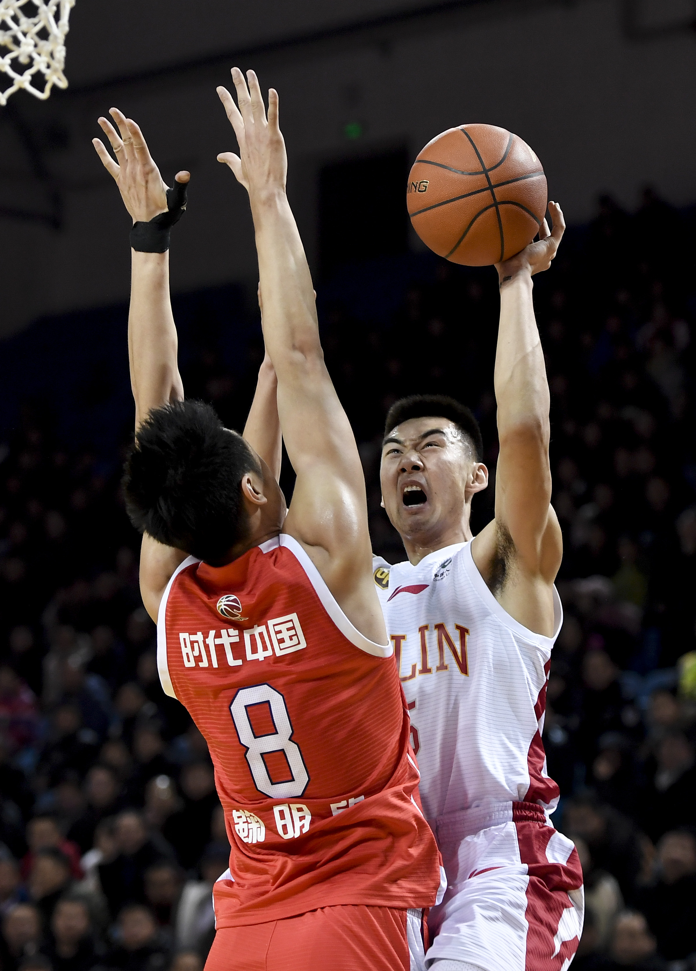 109-113！全队6人上双惜败篮网，浓眉12+7+5遭独行侠生涯首败.