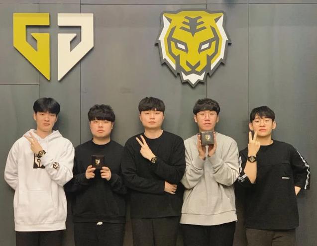 与合规方面 与合规方面